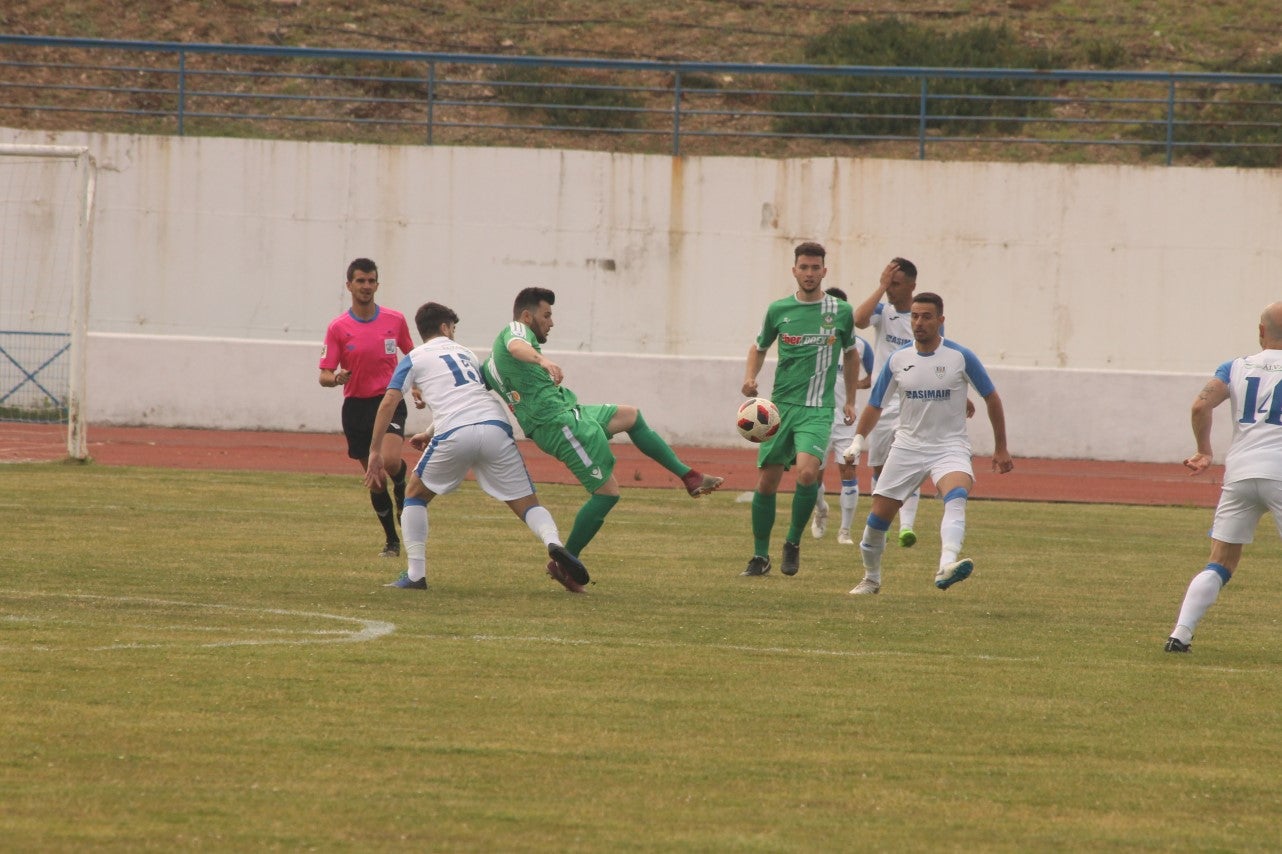 Algunas imágenes del último encuentro de liga de Tercera División disputado en la Ciudad Deportiva de Olivenza y que acabó 3-1 (19-05-2019)