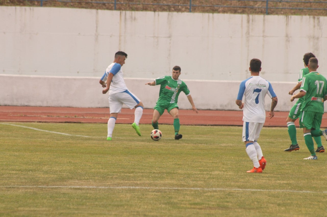 Algunas imágenes del último encuentro de liga de Tercera División disputado en la Ciudad Deportiva de Olivenza y que acabó 3-1 (19-05-2019)