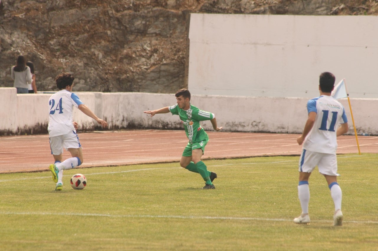 Algunas imágenes del último encuentro de liga de Tercera División disputado en la Ciudad Deportiva de Olivenza y que acabó 3-1 (19-05-2019)
