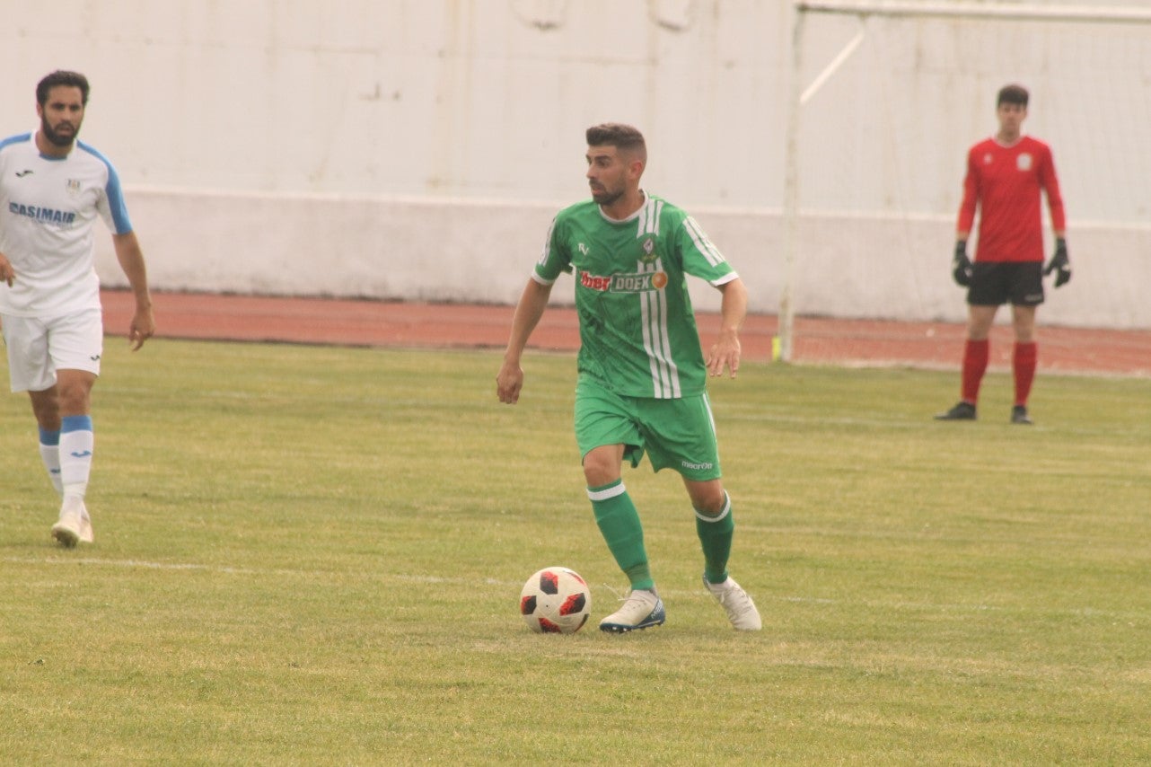 Algunas imágenes del último encuentro de liga de Tercera División disputado en la Ciudad Deportiva de Olivenza y que acabó 3-1 (19-05-2019)