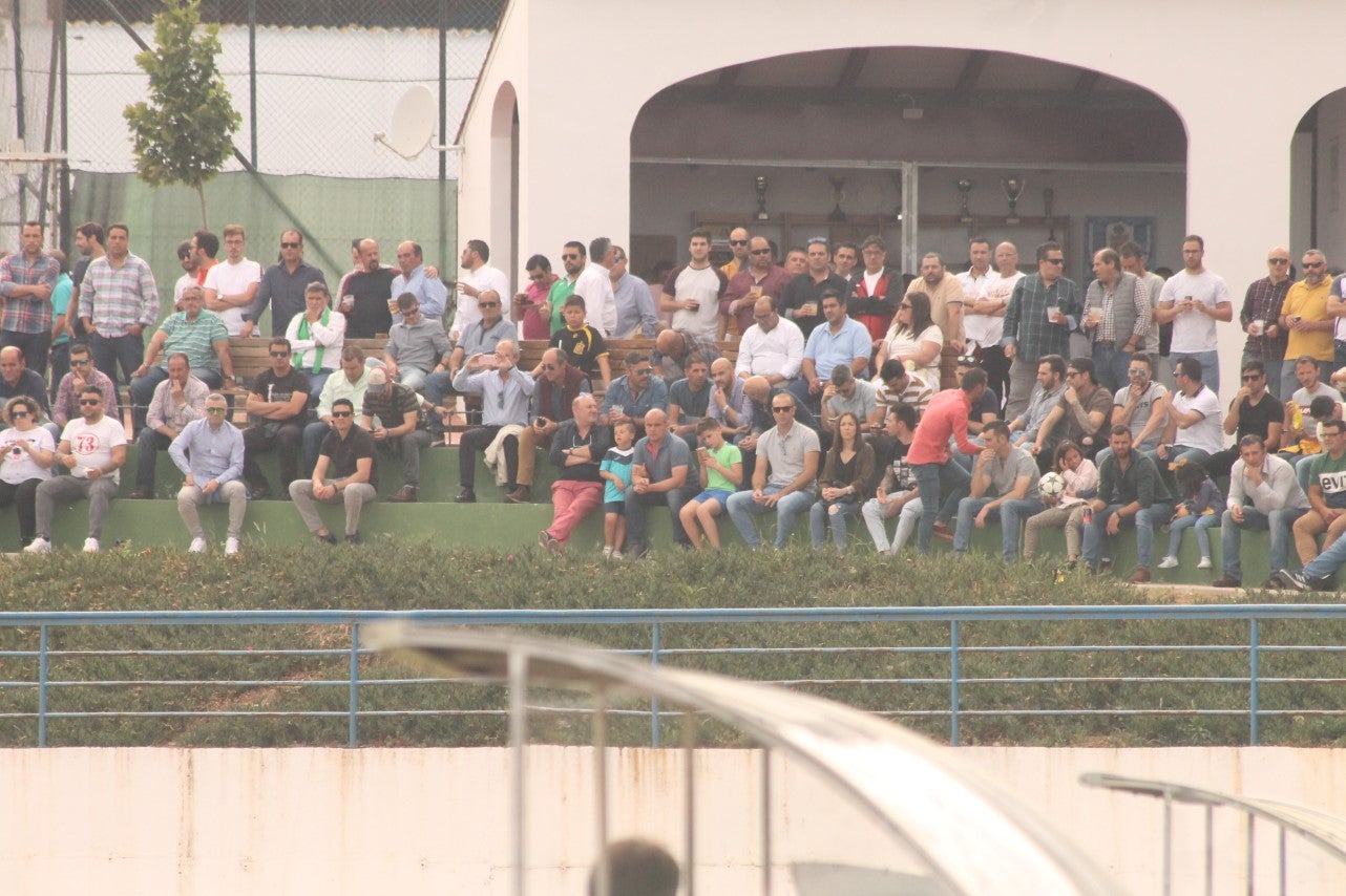 Algunas imágenes del último encuentro de liga de Tercera División disputado en la Ciudad Deportiva de Olivenza y que acabó 3-1 (19-05-2019)