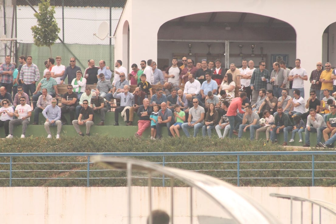 Algunas imágenes del último encuentro de liga de Tercera División disputado en la Ciudad Deportiva de Olivenza y que acabó 3-1 (19-05-2019)