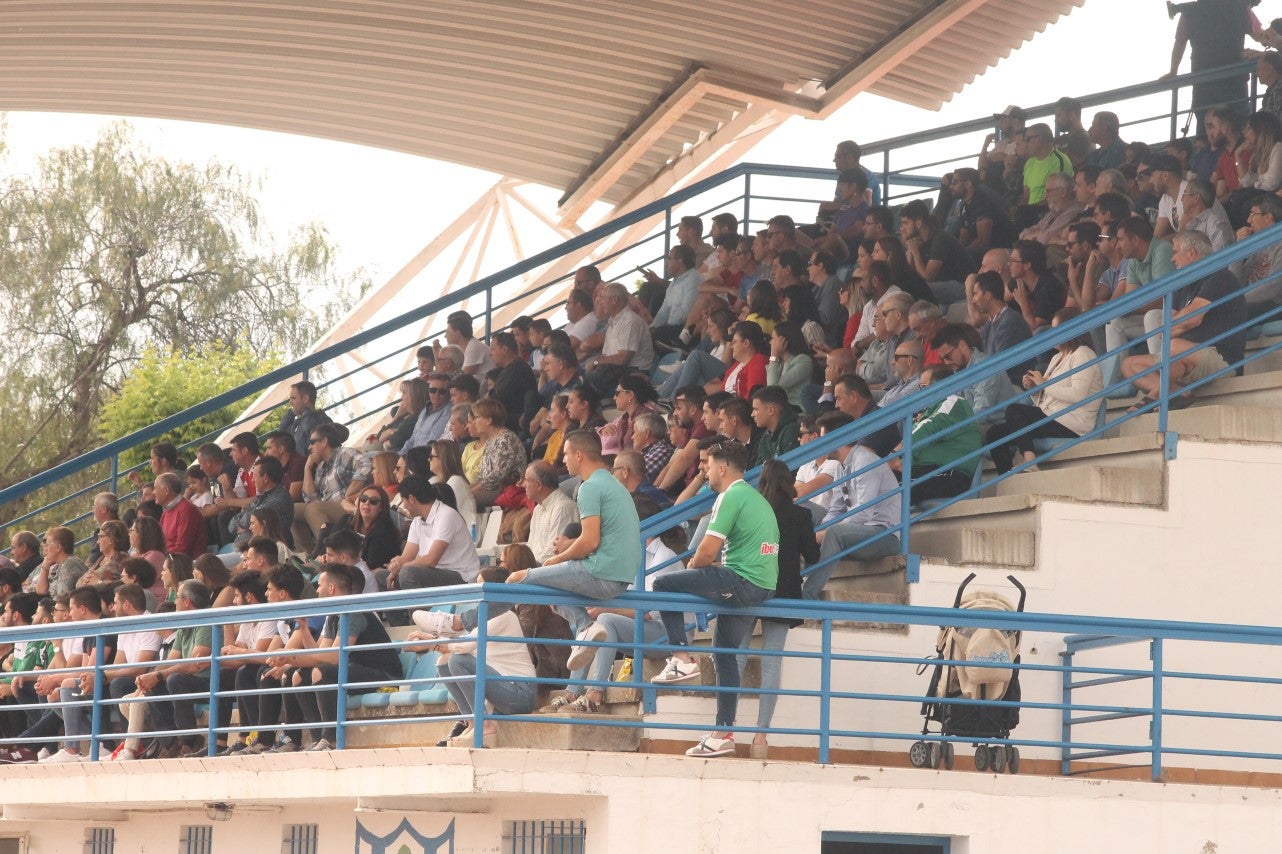 Algunas imágenes del último encuentro de liga de Tercera División disputado en la Ciudad Deportiva de Olivenza y que acabó 3-1 (19-05-2019)