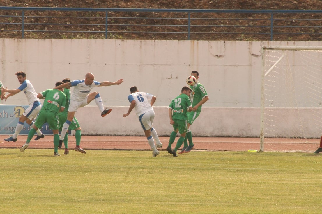 Algunas imágenes del último encuentro de liga de Tercera División disputado en la Ciudad Deportiva de Olivenza y que acabó 3-1 (19-05-2019)