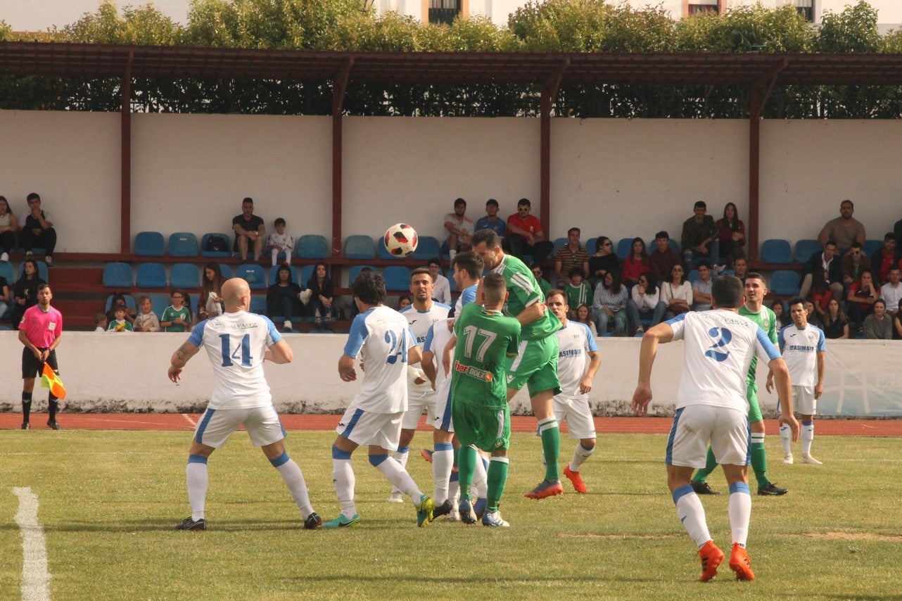 Algunas imágenes del último encuentro de liga de Tercera División disputado en la Ciudad Deportiva de Olivenza y que acabó 3-1 (19-05-2019)