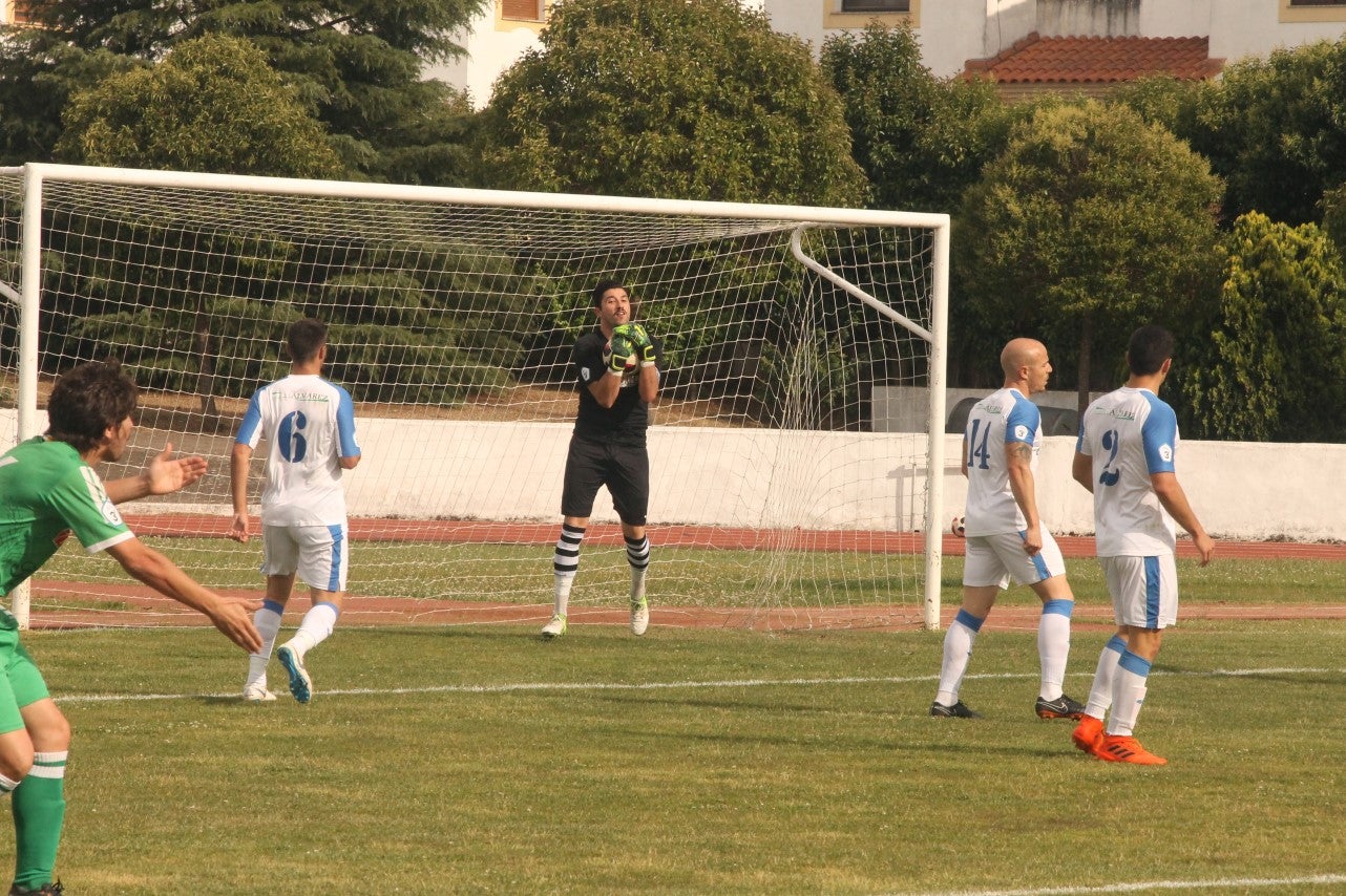 Algunas imágenes del último encuentro de liga de Tercera División disputado en la Ciudad Deportiva de Olivenza y que acabó 3-1 (19-05-2019)