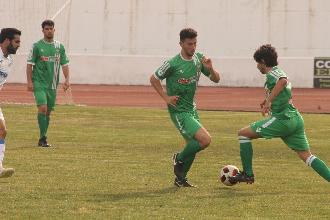 Algunas imágenes del último encuentro de liga de Tercera División disputado en la Ciudad Deportiva de Olivenza y que acabó 3-1 (19-05-2019)