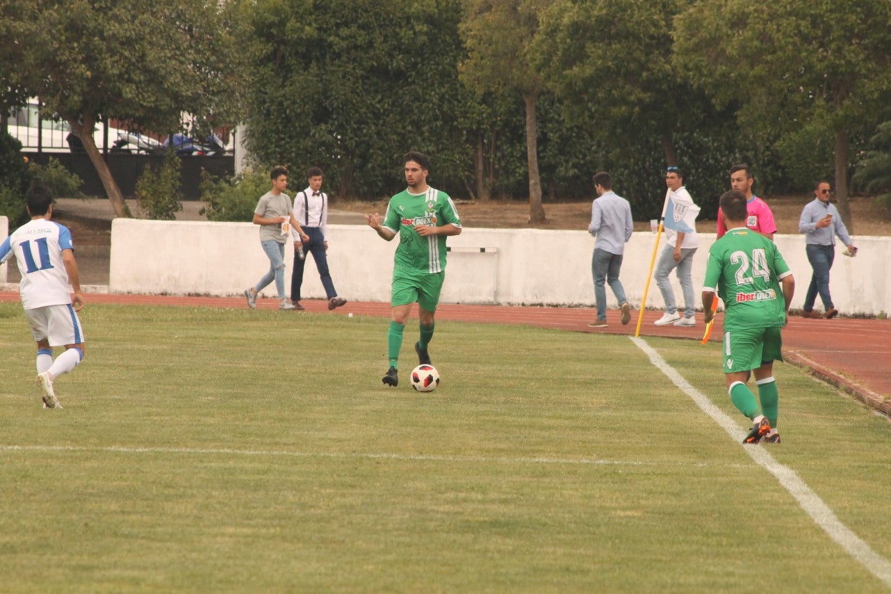 Algunas imágenes del último encuentro de liga de Tercera División disputado en la Ciudad Deportiva de Olivenza y que acabó 3-1 (19-05-2019)