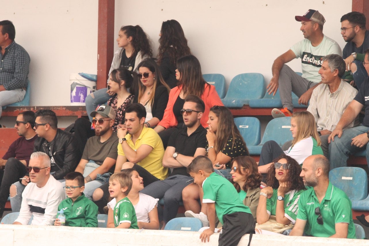 Algunas imágenes del último encuentro de liga de Tercera División disputado en la Ciudad Deportiva de Olivenza y que acabó 3-1 (19-05-2019)