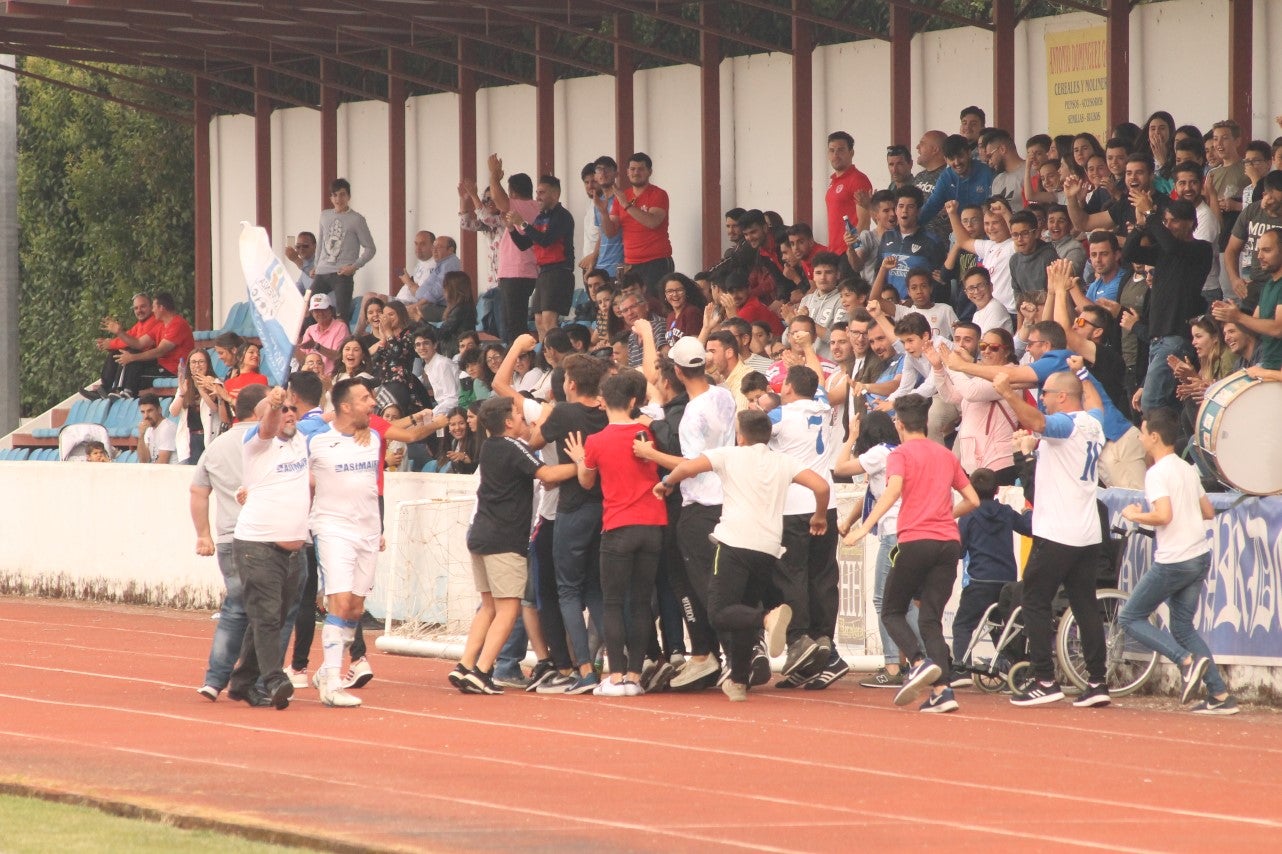 Algunas imágenes del último encuentro de liga de Tercera División disputado en la Ciudad Deportiva de Olivenza y que acabó 3-1 (19-05-2019)