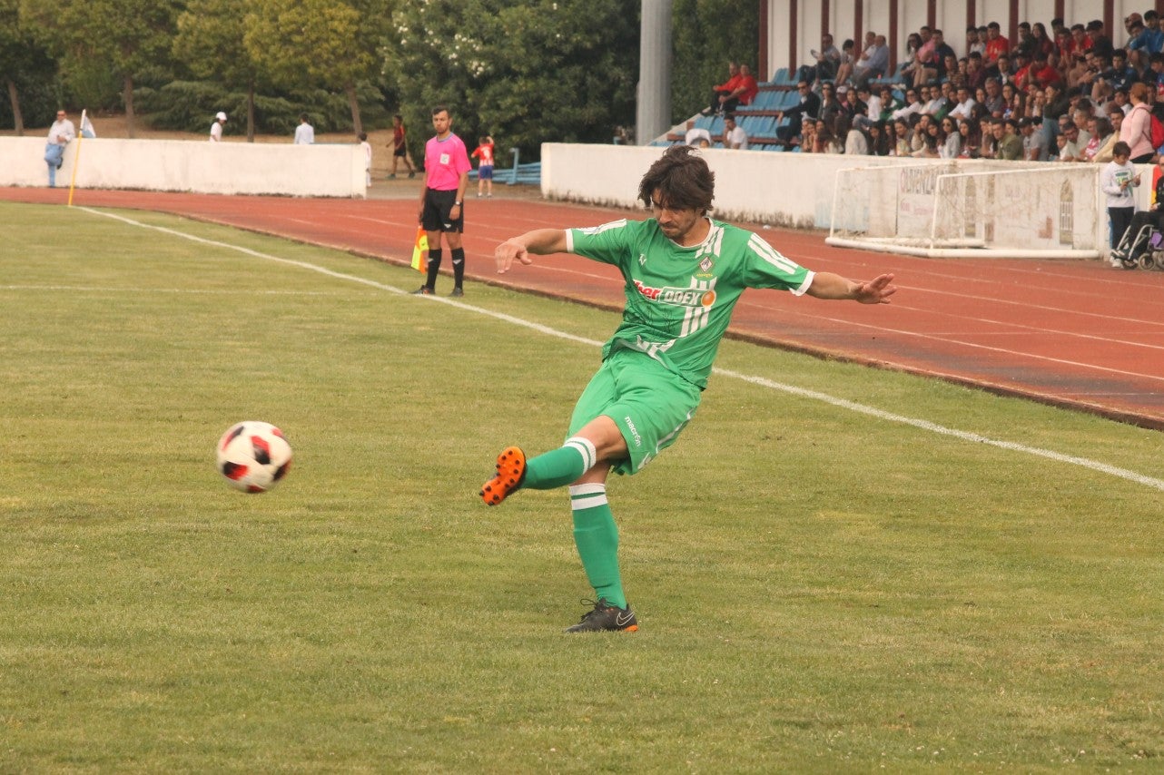 Algunas imágenes del último encuentro de liga de Tercera División disputado en la Ciudad Deportiva de Olivenza y que acabó 3-1 (19-05-2019)