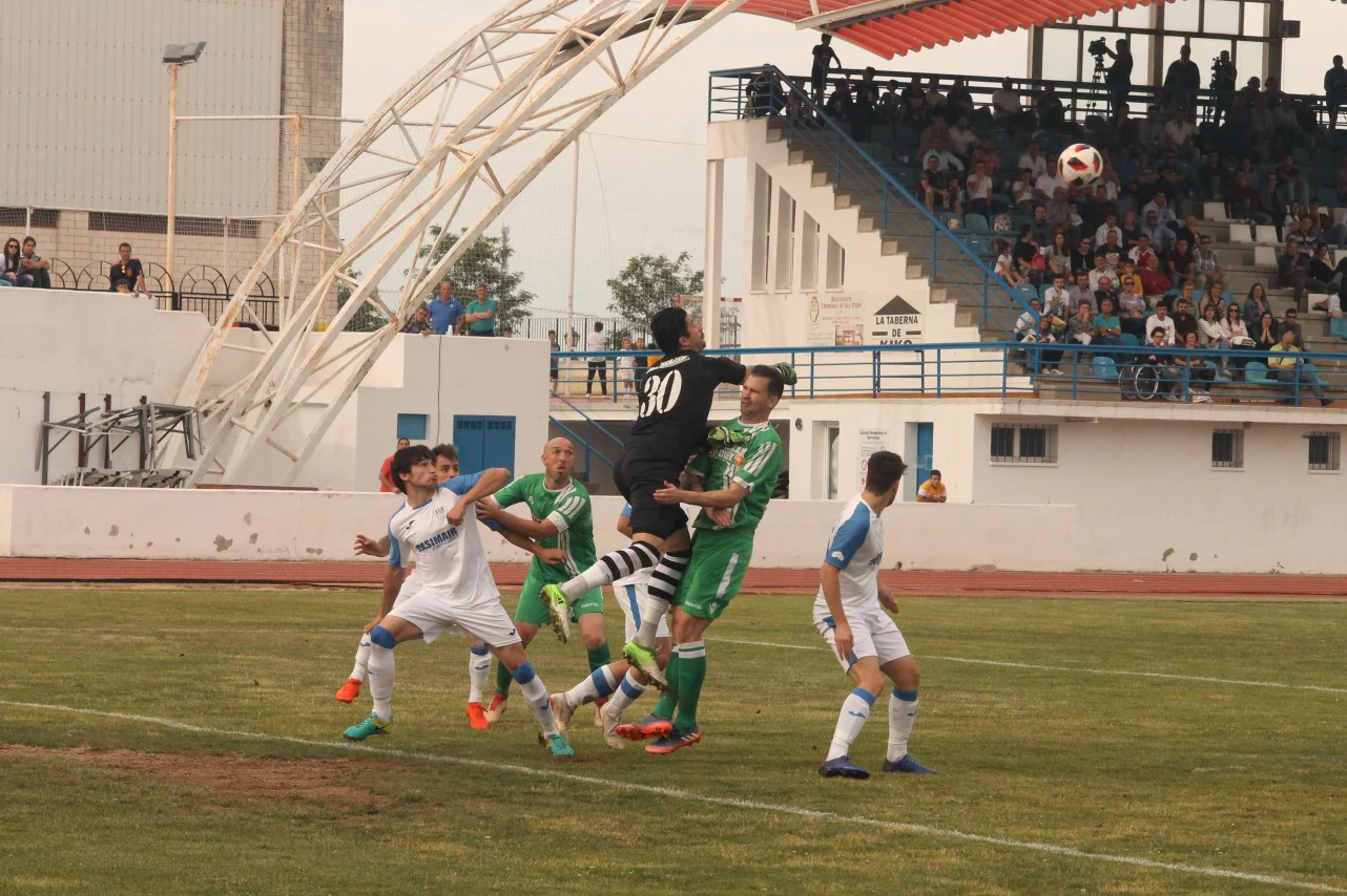 Algunas imágenes del último encuentro de liga de Tercera División disputado en la Ciudad Deportiva de Olivenza y que acabó 3-1 (19-05-2019)