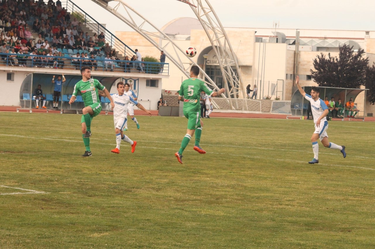 Algunas imágenes del último encuentro de liga de Tercera División disputado en la Ciudad Deportiva de Olivenza y que acabó 3-1 (19-05-2019)