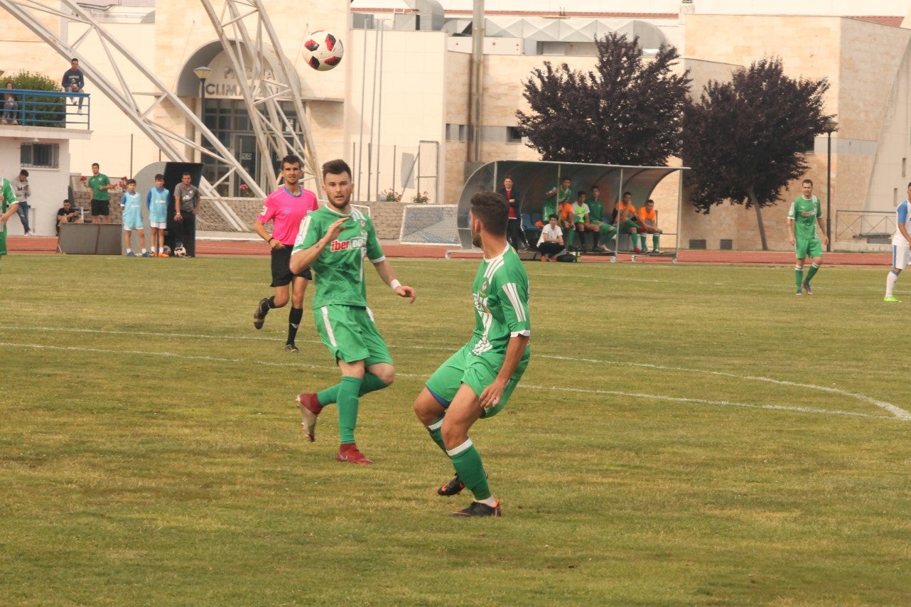 Algunas imágenes del último encuentro de liga de Tercera División disputado en la Ciudad Deportiva de Olivenza y que acabó 3-1 (19-05-2019)