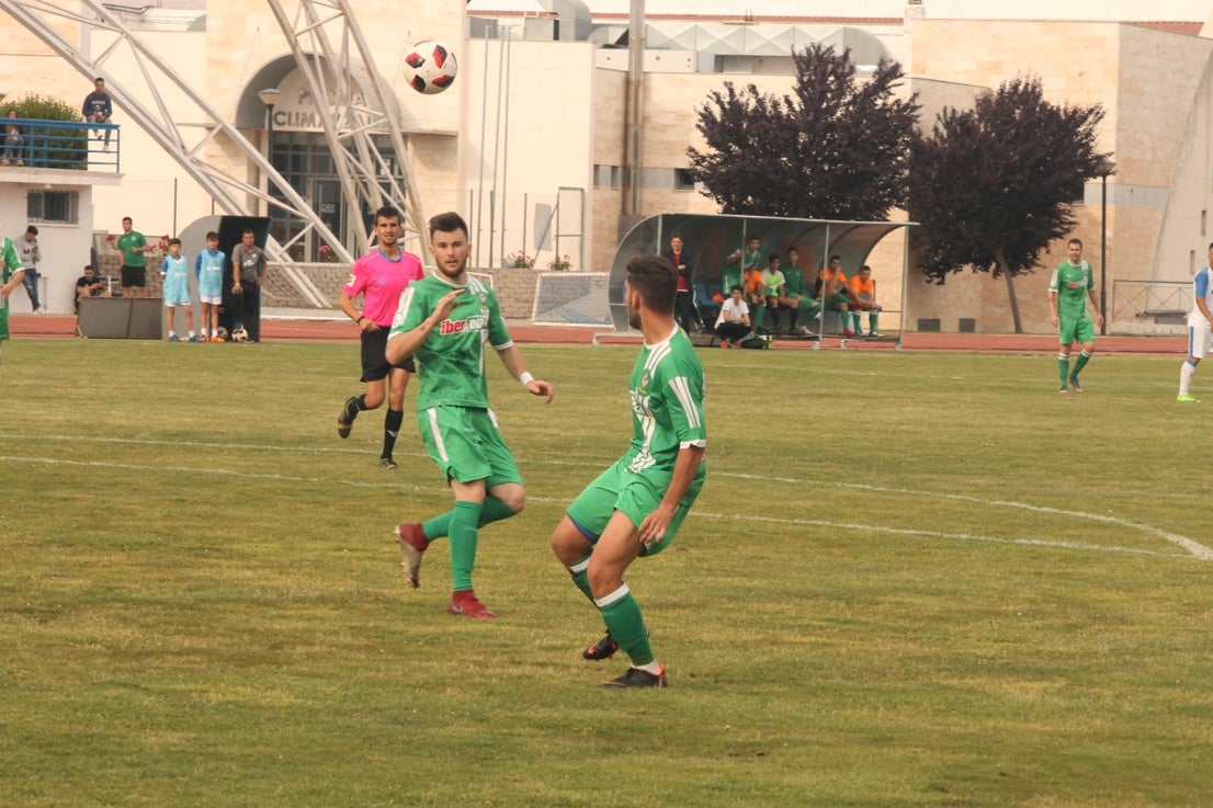 Algunas imágenes del último encuentro de liga de Tercera División disputado en la Ciudad Deportiva de Olivenza y que acabó 3-1 (19-05-2019)