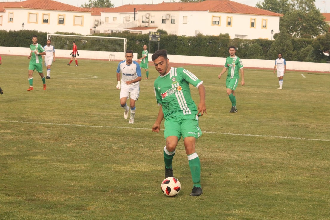 Algunas imágenes del último encuentro de liga de Tercera División disputado en la Ciudad Deportiva de Olivenza y que acabó 3-1 (19-05-2019)