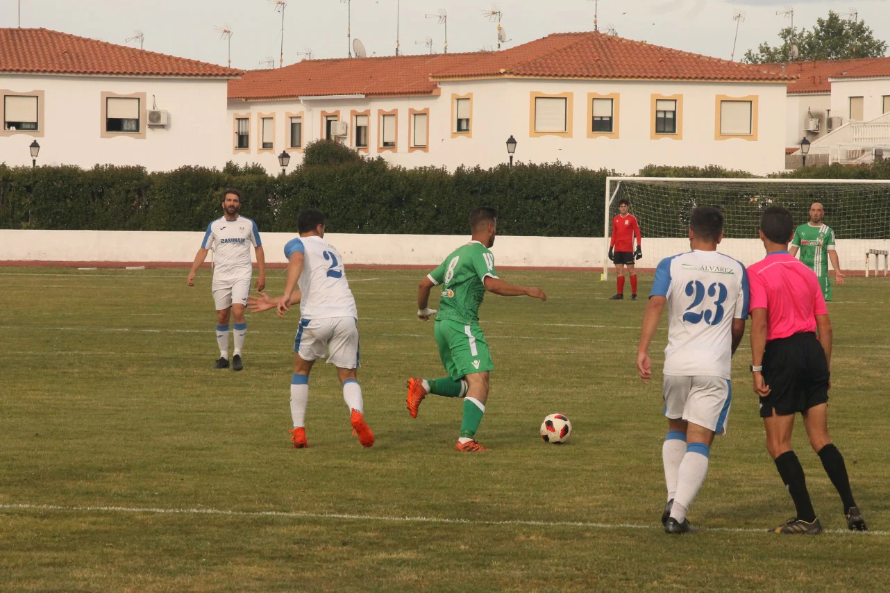 Algunas imágenes del último encuentro de liga de Tercera División disputado en la Ciudad Deportiva de Olivenza y que acabó 3-1 (19-05-2019)