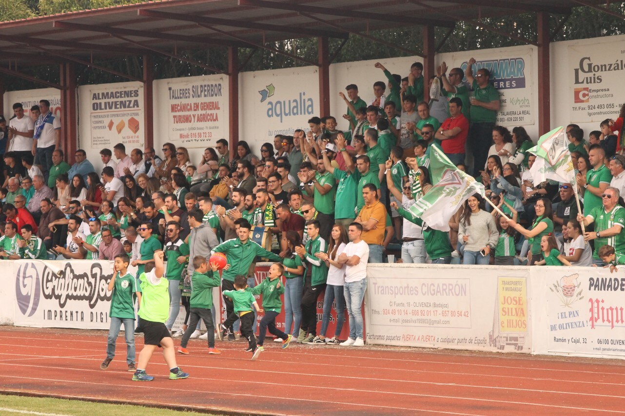 Algunas imágenes del último encuentro de liga de Tercera División disputado en la Ciudad Deportiva de Olivenza y que acabó 3-1 (19-05-2019)