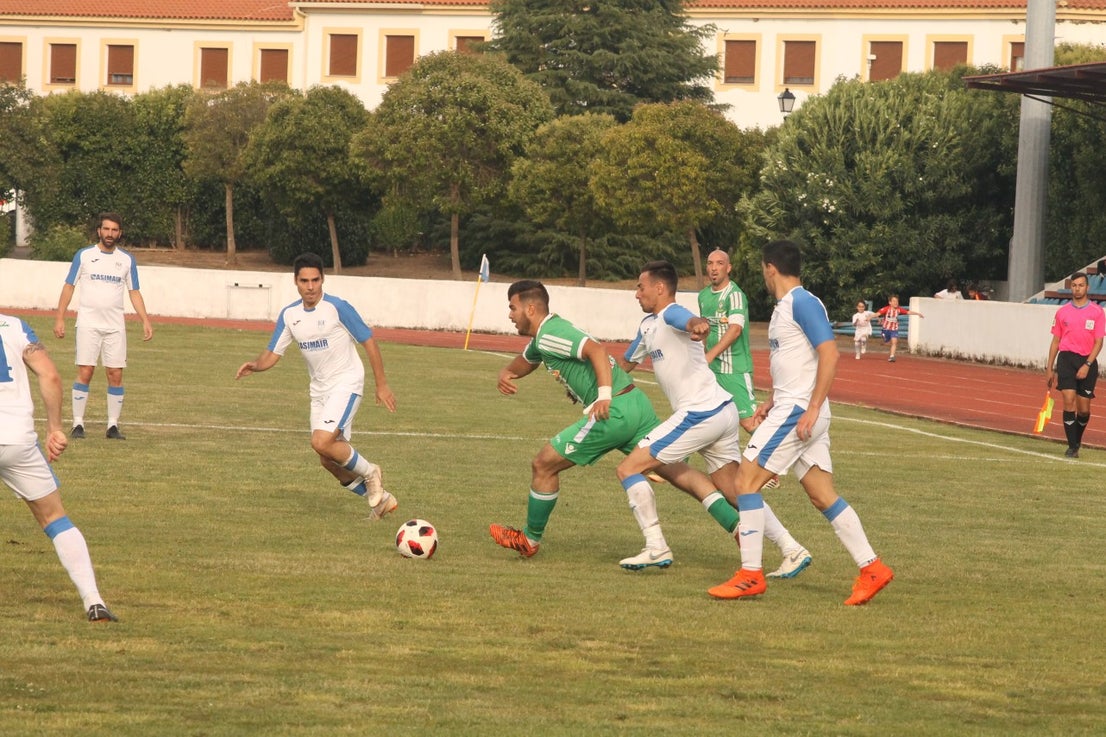 Algunas imágenes del último encuentro de liga de Tercera División disputado en la Ciudad Deportiva de Olivenza y que acabó 3-1 (19-05-2019)