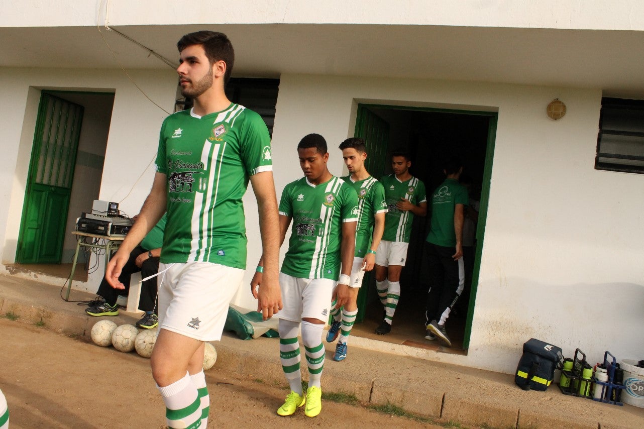Algunas imágenes del encuentro de vuelta de la eliminatoria en la fase de ascenso a Primera División Juvenil Extremeña disputado en el Municipal de San Roque y que finalizó con 4-3 en el marcador y el ascenso de los valverdeños (24-05-2019)