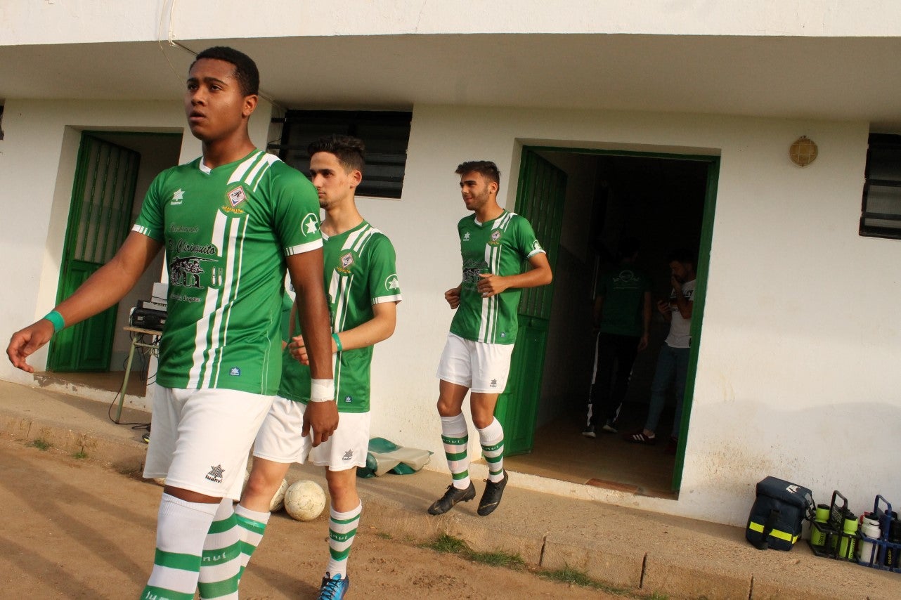Algunas imágenes del encuentro de vuelta de la eliminatoria en la fase de ascenso a Primera División Juvenil Extremeña disputado en el Municipal de San Roque y que finalizó con 4-3 en el marcador y el ascenso de los valverdeños (24-05-2019)