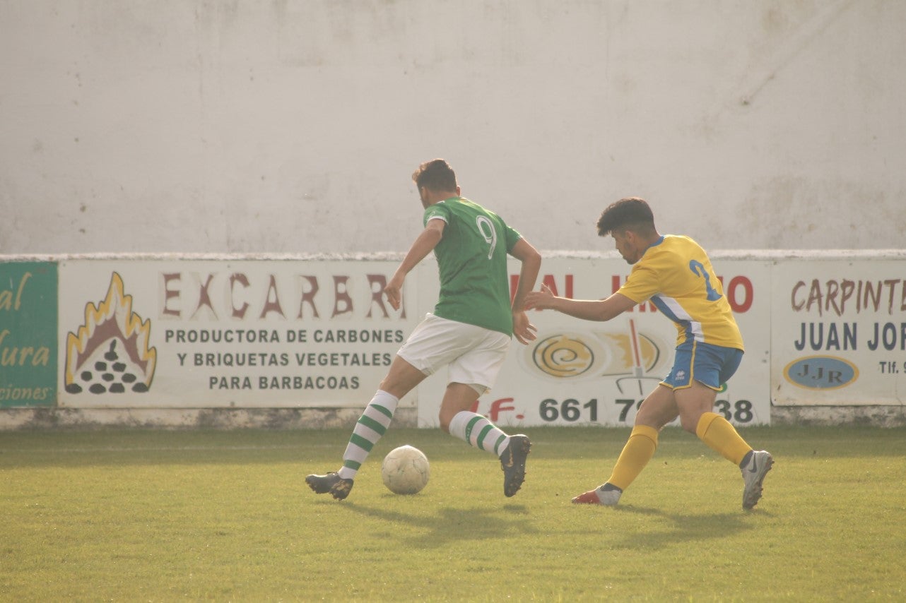 Algunas imágenes del encuentro de vuelta de la eliminatoria en la fase de ascenso a Primera División Juvenil Extremeña disputado en el Municipal de San Roque y que finalizó con 4-3 en el marcador y el ascenso de los valverdeños (24-05-2019)