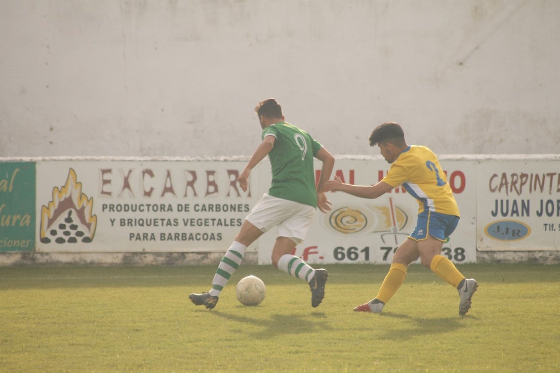 Algunas imágenes del encuentro de vuelta de la eliminatoria en la fase de ascenso a Primera División Juvenil Extremeña disputado en el Municipal de San Roque y que finalizó con 4-3 en el marcador y el ascenso de los valverdeños (24-05-2019)