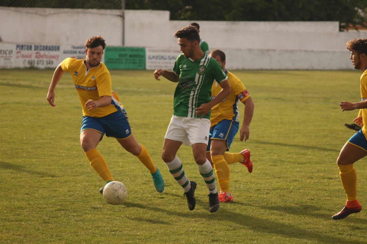 Algunas imágenes del encuentro de vuelta de la eliminatoria en la fase de ascenso a Primera División Juvenil Extremeña disputado en el Municipal de San Roque y que finalizó con 4-3 en el marcador y el ascenso de los valverdeños (24-05-2019)