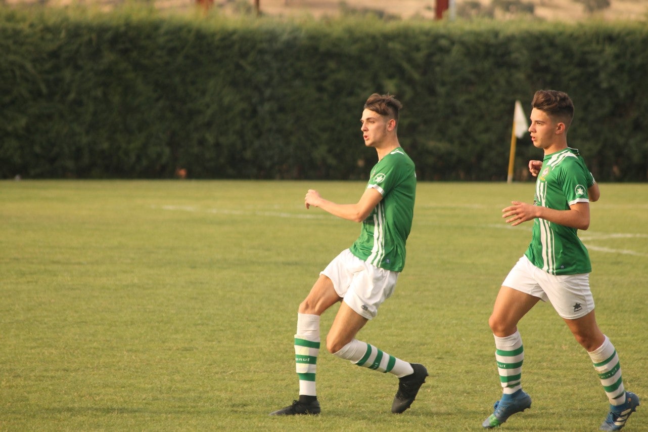 Algunas imágenes del encuentro de vuelta de la eliminatoria en la fase de ascenso a Primera División Juvenil Extremeña disputado en el Municipal de San Roque y que finalizó con 4-3 en el marcador y el ascenso de los valverdeños (24-05-2019)