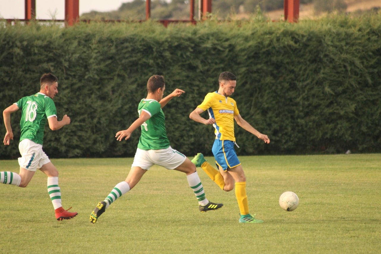 Imágenes del encuentro de vuelta de la eliminatoria de ascenso a Primera División Juvenil Extremeña que se disputó en el Municipal de San Roque y que terminó 4-3, certificándose el ascenso valverdeño (24-05-2019)