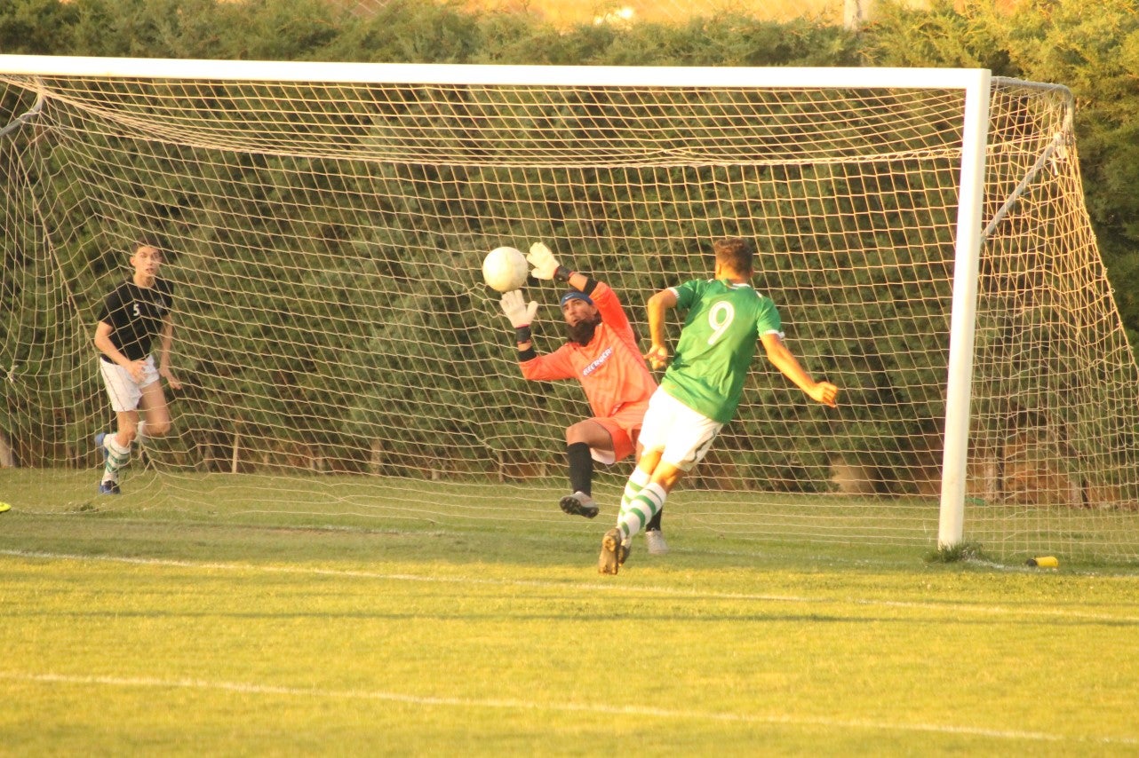 Imágenes del encuentro de vuelta de la eliminatoria de ascenso a Primera División Juvenil Extremeña que se disputó en el Municipal de San Roque y que terminó 4-3, certificándose el ascenso valverdeño (24-05-2019)