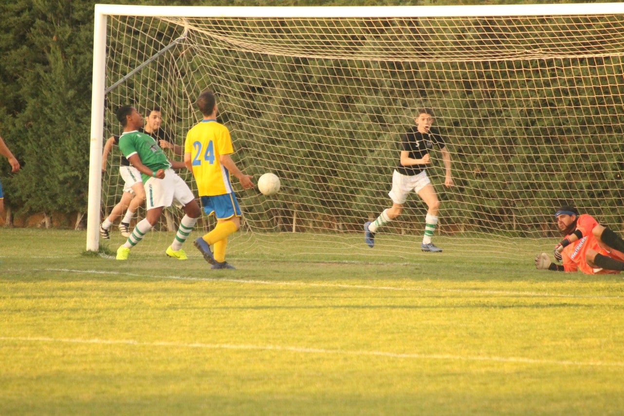 Imágenes del encuentro de vuelta de la eliminatoria de ascenso a Primera División Juvenil Extremeña que se disputó en el Municipal de San Roque y que terminó 4-3, certificándose el ascenso valverdeño (24-05-2019)