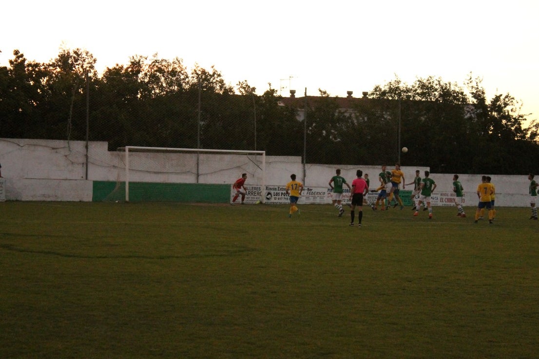 Imágenes del encuentro de vuelta de la eliminatoria de ascenso a Primera División Juvenil Extremeña que se disputó en el Municipal de San Roque y que terminó 4-3, certificándose el ascenso valverdeño (24-05-2019)