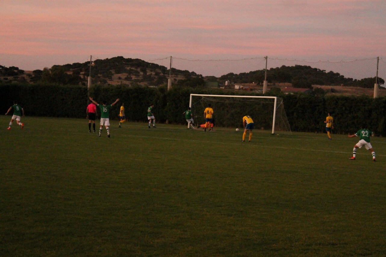 Imágenes del encuentro de vuelta de la eliminatoria de ascenso a Primera División Juvenil Extremeña que se disputó en el Municipal de San Roque y que terminó 4-3, certificándose el ascenso valverdeño (24-05-2019)