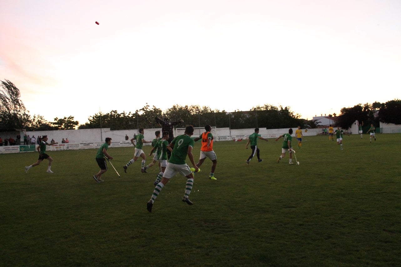 Imágenes del encuentro de vuelta de la eliminatoria de ascenso a Primera División Juvenil Extremeña que se disputó en el Municipal de San Roque y que terminó 4-3, certificándose el ascenso valverdeño (24-05-2019)