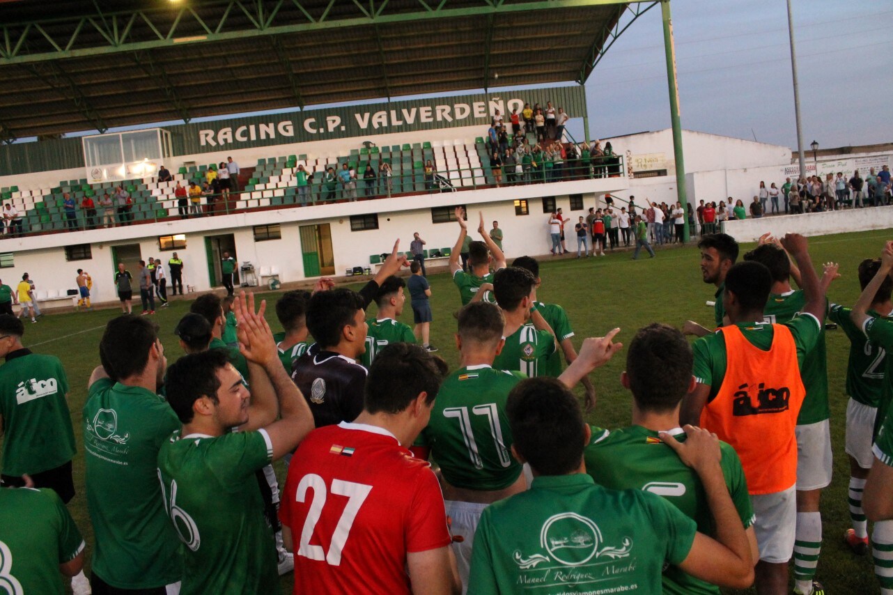 Imágenes del encuentro de vuelta de la eliminatoria de ascenso a Primera División Juvenil Extremeña que se disputó en el Municipal de San Roque y que terminó 4-3, certificándose el ascenso valverdeño (24-05-2019)