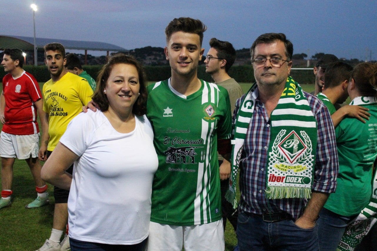 Imágenes del encuentro de vuelta de la eliminatoria de ascenso a Primera División Juvenil Extremeña que se disputó en el Municipal de San Roque y que terminó 4-3, certificándose el ascenso valverdeño (24-05-2019)