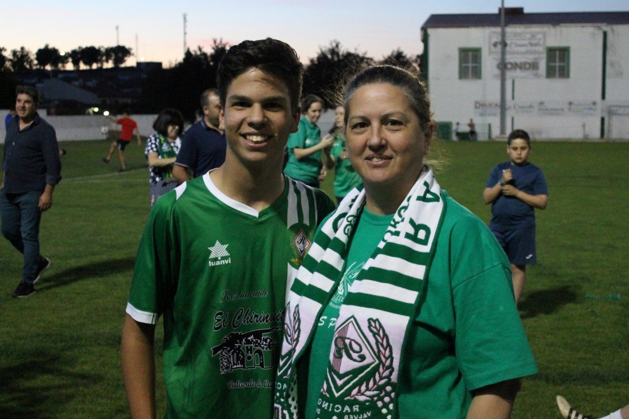 Imágenes del encuentro de vuelta de la eliminatoria de ascenso a Primera División Juvenil Extremeña que se disputó en el Municipal de San Roque y que terminó 4-3, certificándose el ascenso valverdeño (24-05-2019)