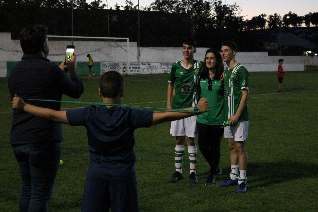 Imágenes del encuentro de vuelta de la eliminatoria de ascenso a Primera División Juvenil Extremeña que se disputó en el Municipal de San Roque y que terminó 4-3, certificándose el ascenso valverdeño (24-05-2019)
