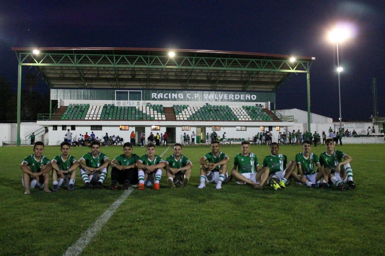 Imágenes del encuentro de vuelta de la eliminatoria de ascenso a Primera División Juvenil Extremeña que se disputó en el Municipal de San Roque y que terminó 4-3, certificándose el ascenso valverdeño (24-05-2019)