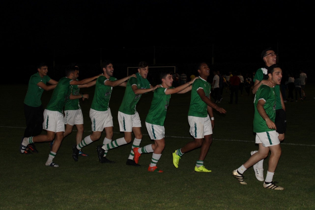 Imágenes del encuentro de vuelta de la eliminatoria de ascenso a Primera División Juvenil Extremeña que se disputó en el Municipal de San Roque y que terminó 4-3, certificándose el ascenso valverdeño (24-05-2019)