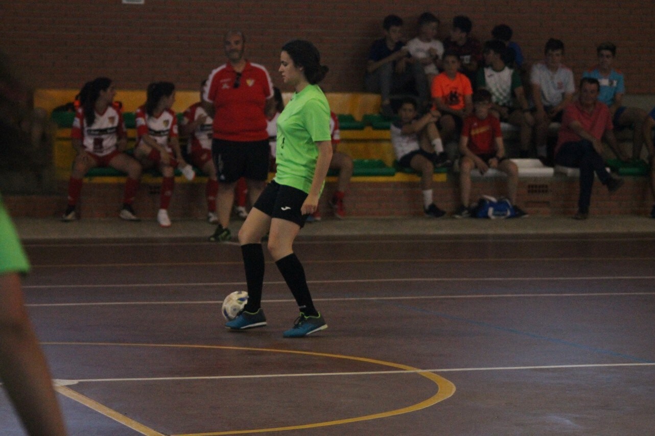 Algunas imágenes del encuentro femenino que enfrentó al equipo de Valverde y Almendral con el Santa Teresa en el pabellón polideportivo (28-05-2019)