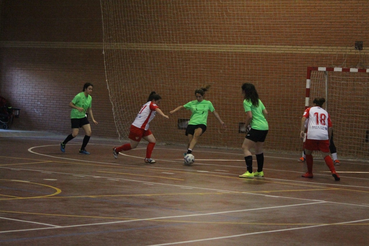 Algunas imágenes del encuentro femenino que enfrentó al equipo de Valverde y Almendral con el Santa Teresa en el pabellón polideportivo (28-05-2019)
