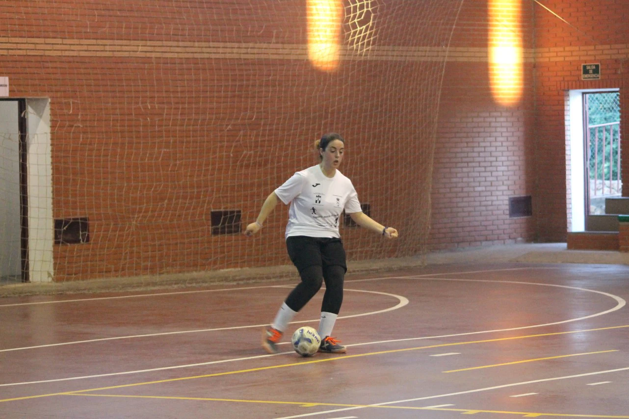 Algunas imágenes del encuentro femenino que enfrentó al equipo de Valverde y Almendral con el Santa Teresa en el pabellón polideportivo (28-05-2019)