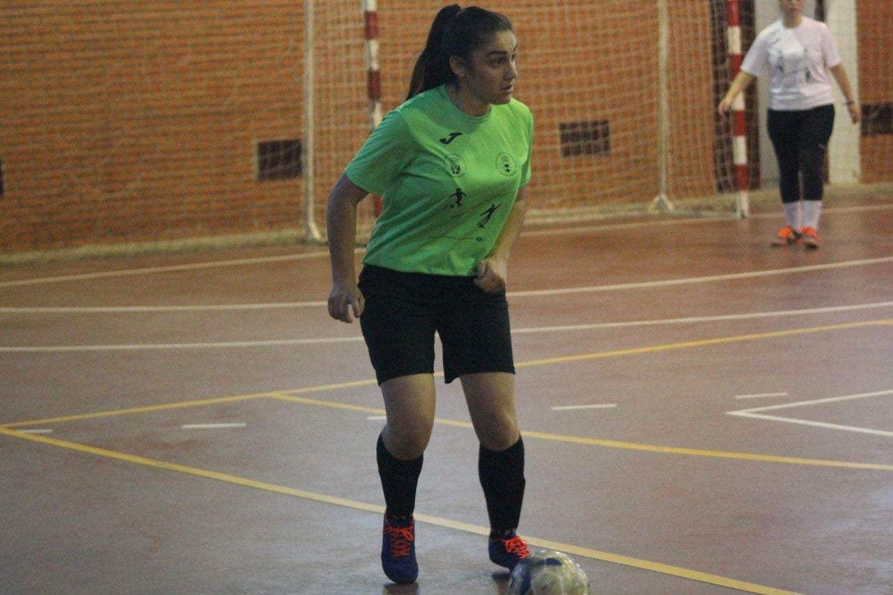 Algunas imágenes del encuentro femenino que enfrentó al equipo de Valverde y Almendral con el Santa Teresa en el pabellón polideportivo (28-05-2019)