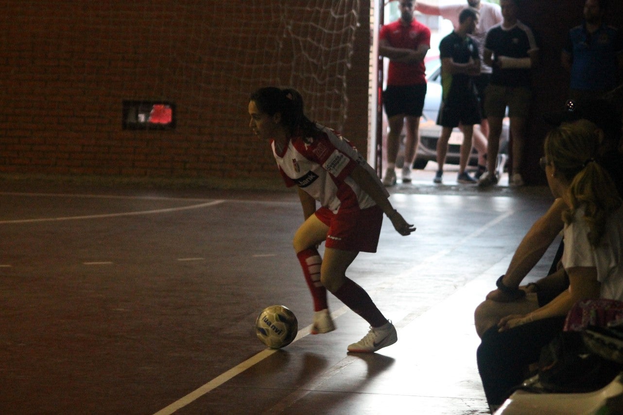 Algunas imágenes del encuentro femenino que enfrentó al equipo de Valverde y Almendral con el Santa Teresa en el pabellón polideportivo (28-05-2019)