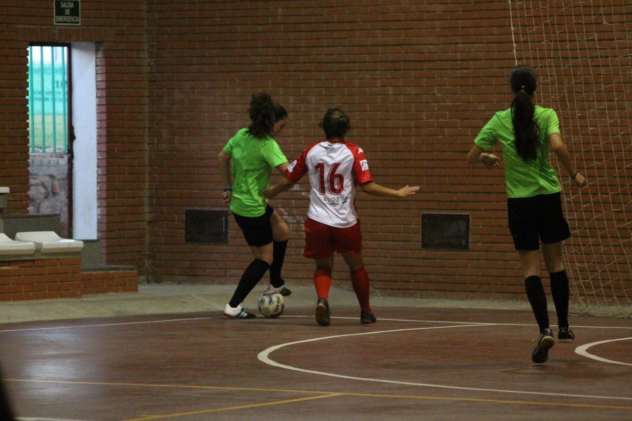 Algunas imágenes del encuentro femenino que enfrentó al equipo de Valverde y Almendral con el Santa Teresa en el pabellón polideportivo (28-05-2019)