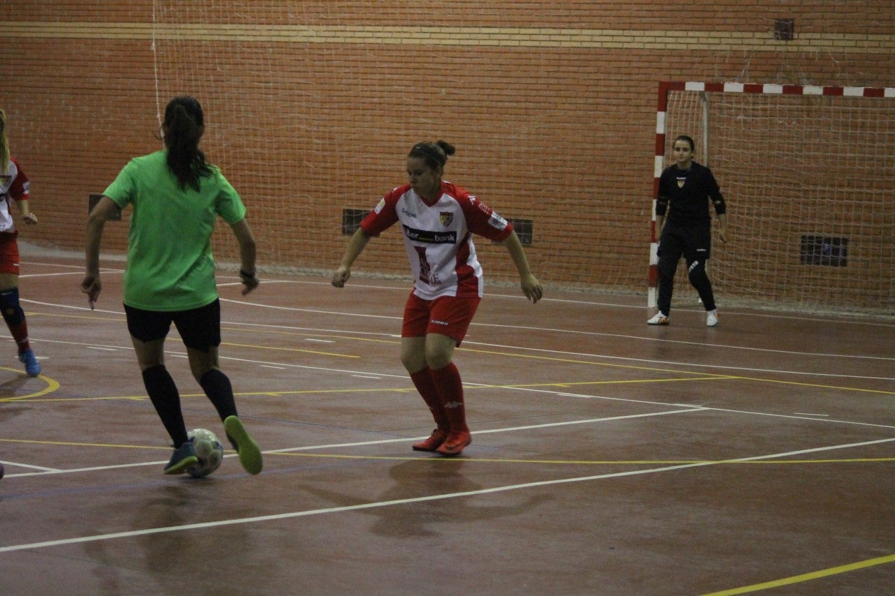 Algunas imágenes del encuentro femenino que enfrentó al equipo de Valverde y Almendral con el Santa Teresa en el pabellón polideportivo (28-05-2019)