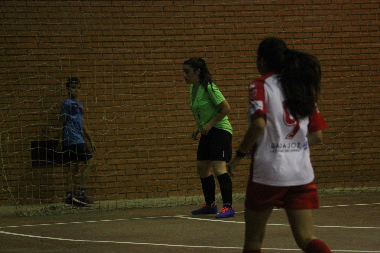 Algunas imágenes del encuentro femenino que enfrentó al equipo de Valverde y Almendral con el Santa Teresa en el pabellón polideportivo (28-05-2019)