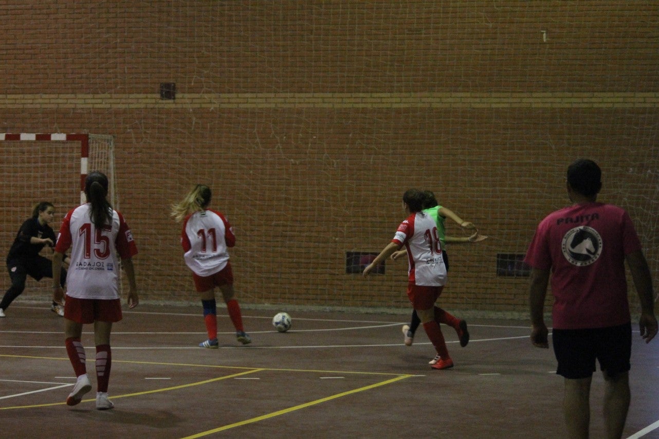Algunas imágenes del encuentro femenino que enfrentó al equipo de Valverde y Almendral con el Santa Teresa en el pabellón polideportivo (28-05-2019)